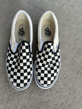 Vans mens Checkerboard Slip-On Sneakers - Black & White